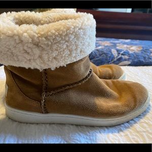 Women’s size 7 UGGS